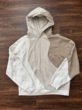 ALO Yoga Make Waves Unisex Hoodie in Ivory, Bone, Gravel